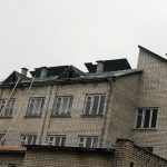 Підрядник виконує дедлайн голови ОДА: вже перекрили 80% даху у Словечанській гімназії