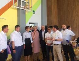 Геннадій Зубко і Марина Порошенко відкрили у Житомирі гімназію за стандартами Нового освітнього простору